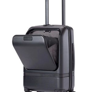 Nomatic Carry-On Pro